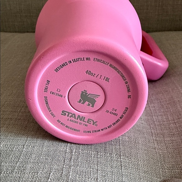 Stanley 1913 Pink Heart Pattern Tumbler 40 oz. - MINT! - Picture 4 of 6